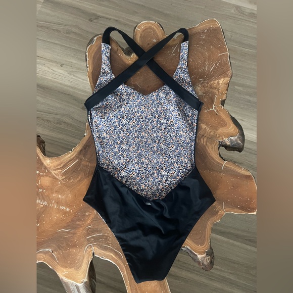 ✨SALE✨ NWOT Ripcurl Born at Bells reversible one piece - Picture 2 of 6